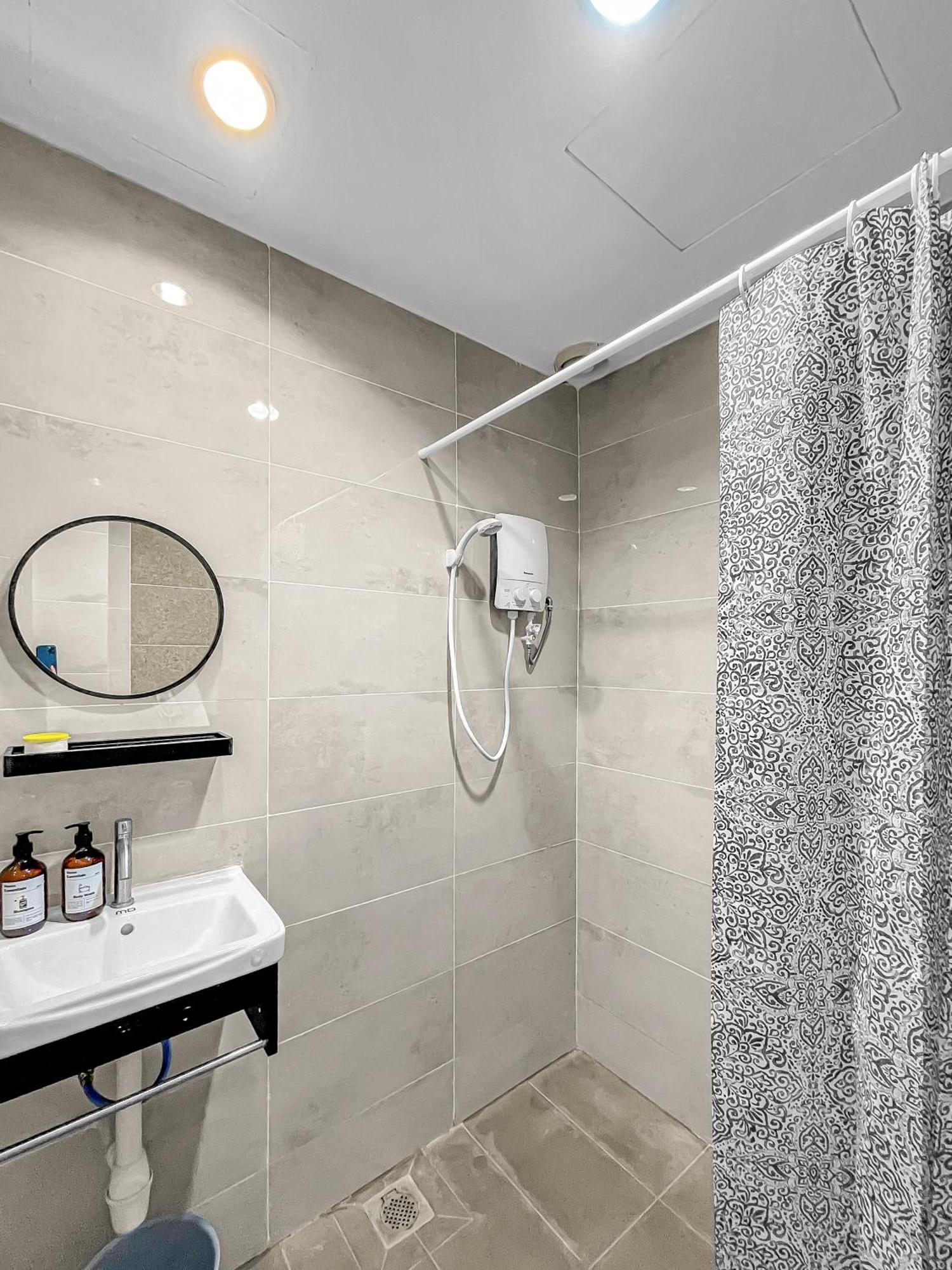 1 Bedroom Apartment, Melaka Cbd Town Center- Hosted By Private Locals Resident, Balcony With City Skyline View Or Seaview, Opposite Malls, Tv Box, 5 Minutes To Jonker Street, Malacca Екстериор снимка