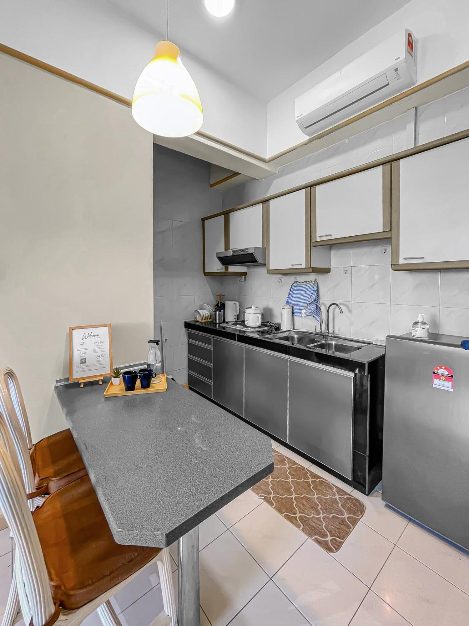 1 Bedroom Apartment, Melaka Cbd Town Center- Hosted By Private Locals Resident, Balcony With City Skyline View Or Seaview, Opposite Malls, Tv Box, 5 Minutes To Jonker Street, Malacca Екстериор снимка